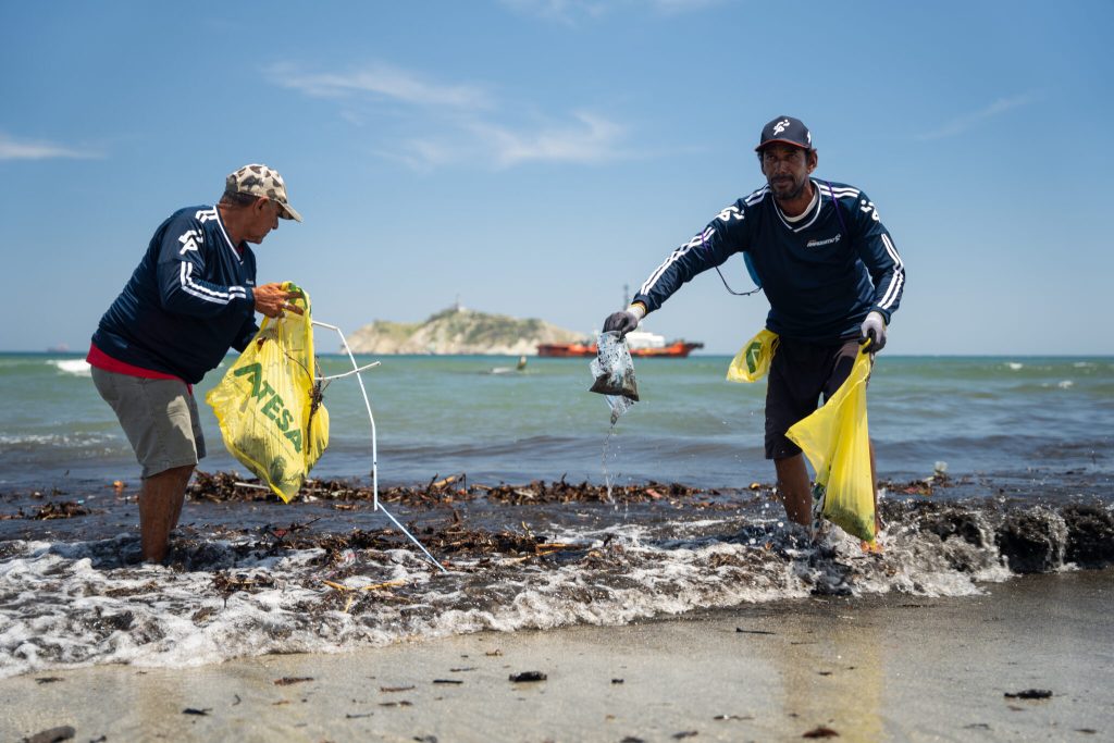 INTER RAPIDÍSIMO SE TOMÓ COLOMBIAMODA CON UNA ACCIÓN PARA GENERAR CONCIENCIA SOBRE EL USO DEL PLÁSTICO.